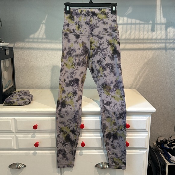 Lululemon Set, Top size 10, Bottoms size 6 - Picture 4 of 7